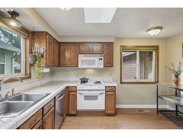 4025 Sw POMONA St, Portland, OR 97219