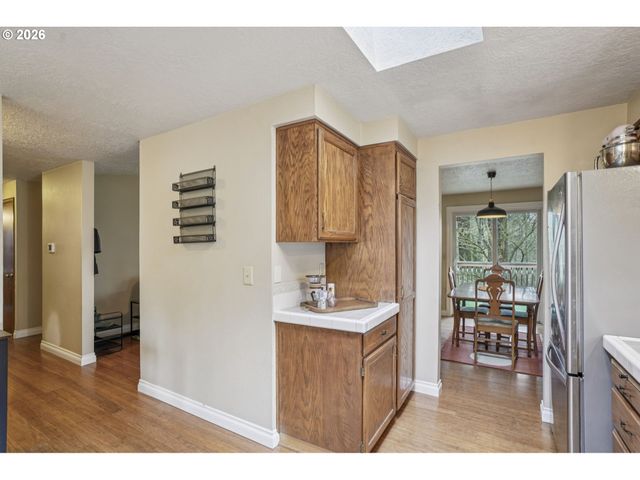 4025 Sw POMONA St, Portland, OR 97219