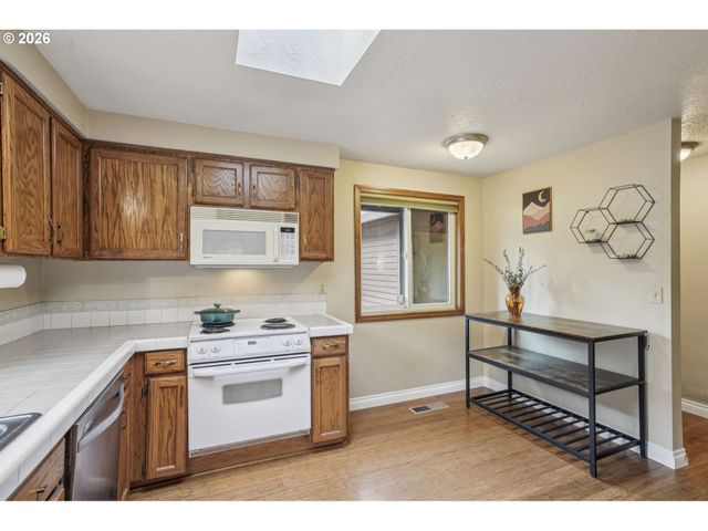 4025 Sw POMONA St, Portland, OR 97219