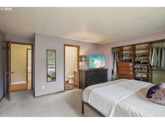 4025 Sw POMONA St, Portland, OR 97219