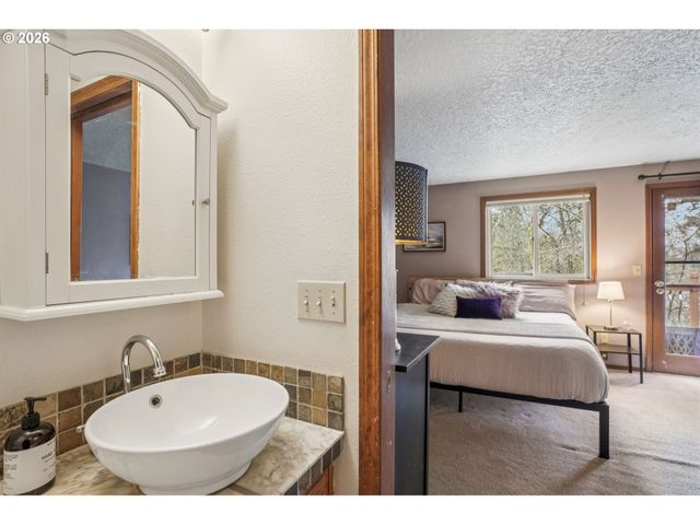 4025 Sw POMONA St, Portland, OR 97219