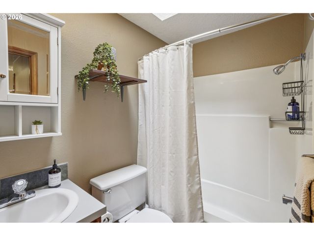 4025 Sw POMONA St, Portland, OR 97219