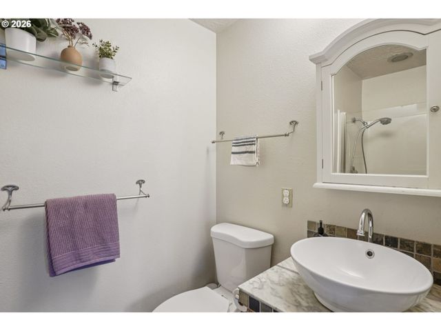 4025 Sw POMONA St, Portland, OR 97219