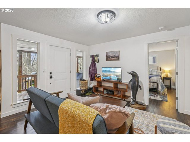 4025 Sw POMONA St, Portland, OR 97219