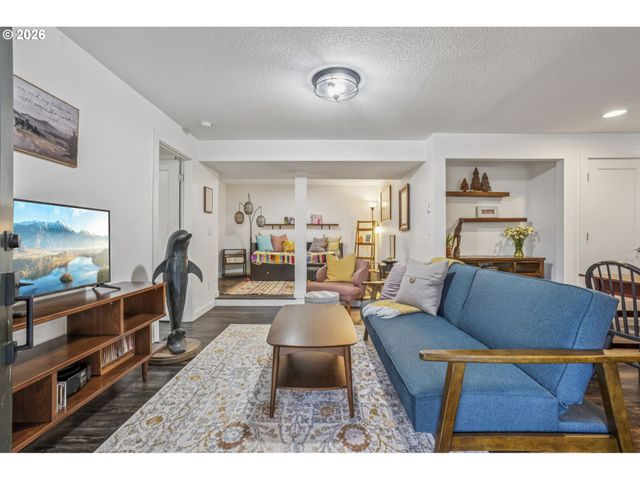 4025 Sw POMONA St, Portland, OR 97219