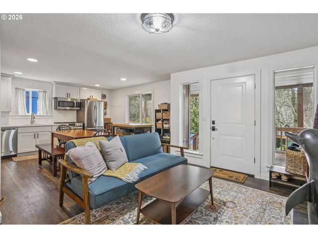 4025 Sw POMONA St, Portland, OR 97219