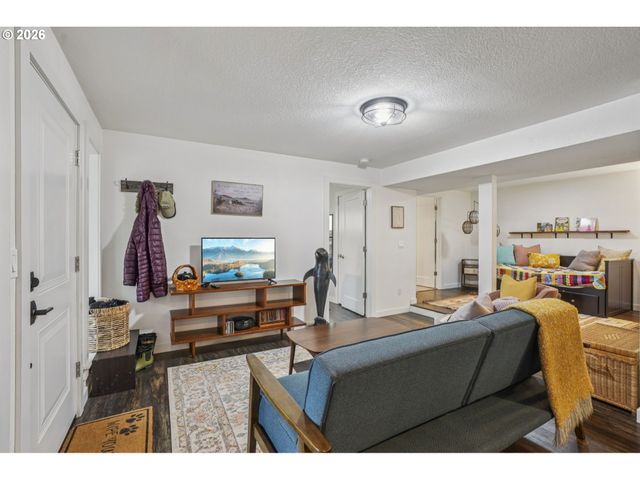 4025 Sw POMONA St, Portland, OR 97219