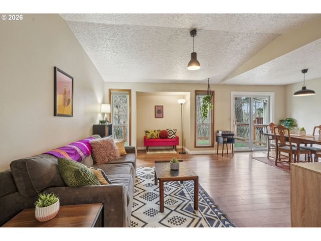 4025 Sw POMONA St, Portland, OR 97219
