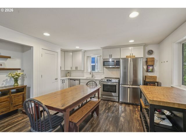 4025 Sw POMONA St, Portland, OR 97219