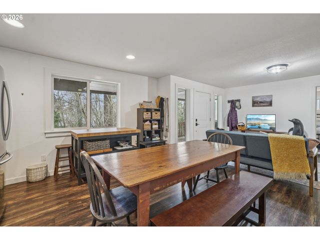 4025 Sw POMONA St, Portland, OR 97219