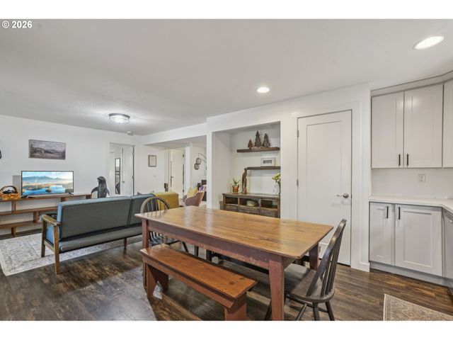 4025 Sw POMONA St, Portland, OR 97219