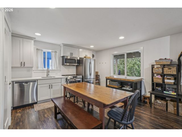 4025 Sw POMONA St, Portland, OR 97219