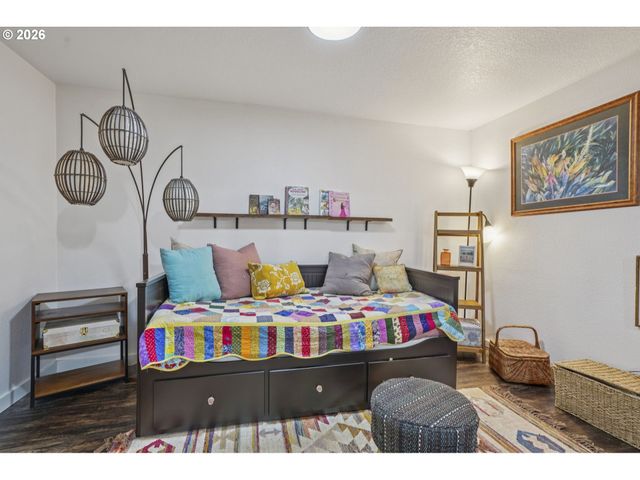 4025 Sw POMONA St, Portland, OR 97219