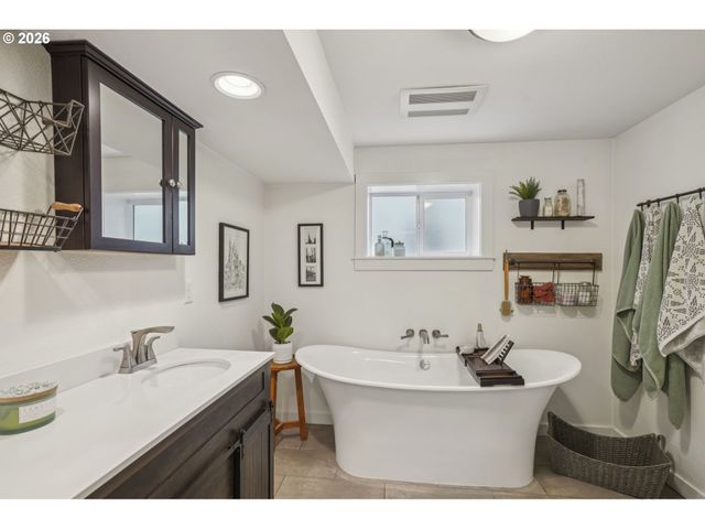 4025 Sw POMONA St, Portland, OR 97219