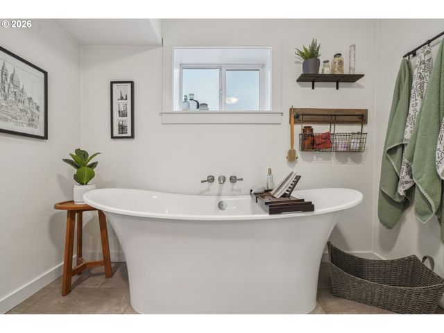 4025 Sw POMONA St, Portland, OR 97219