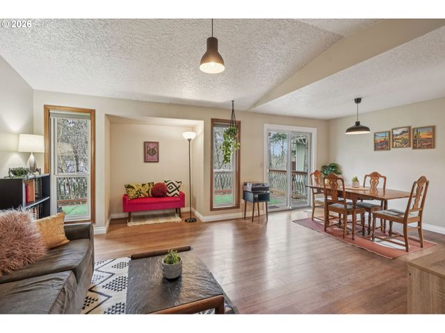 4025 Sw POMONA St, Portland, OR 97219