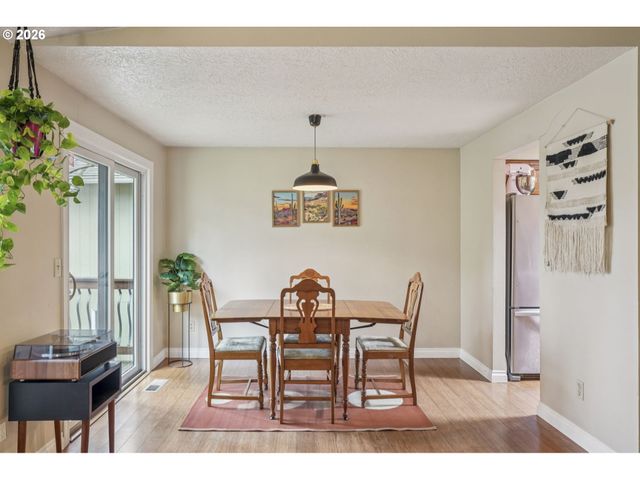 4025 Sw POMONA St, Portland, OR 97219
