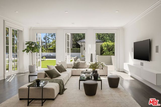 917 N Crescent Drive, Beverly Hills, CA 90210