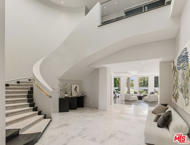 917 N Crescent Drive, Beverly Hills, CA 90210