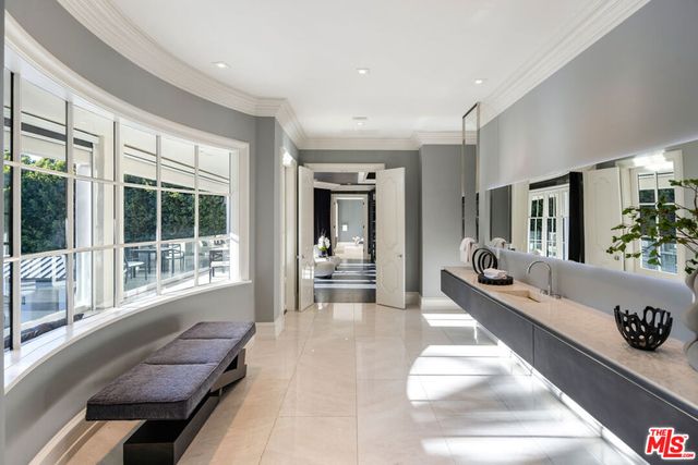 917 N Crescent Drive, Beverly Hills, CA 90210