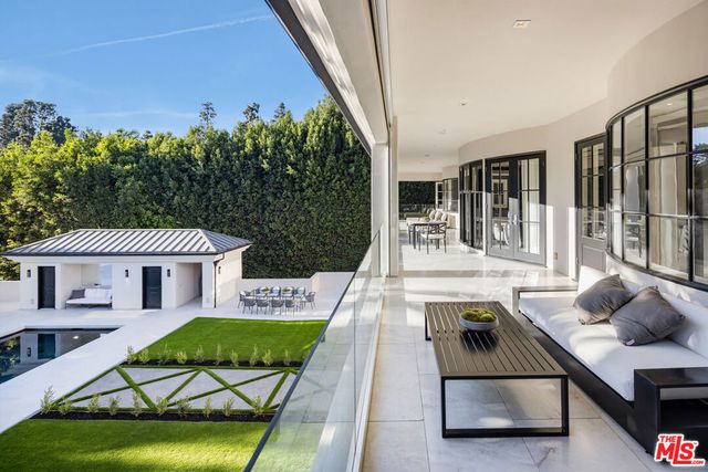 917 N Crescent Drive, Beverly Hills, CA 90210