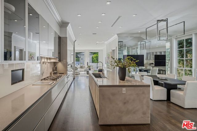 917 N Crescent Drive, Beverly Hills, CA 90210