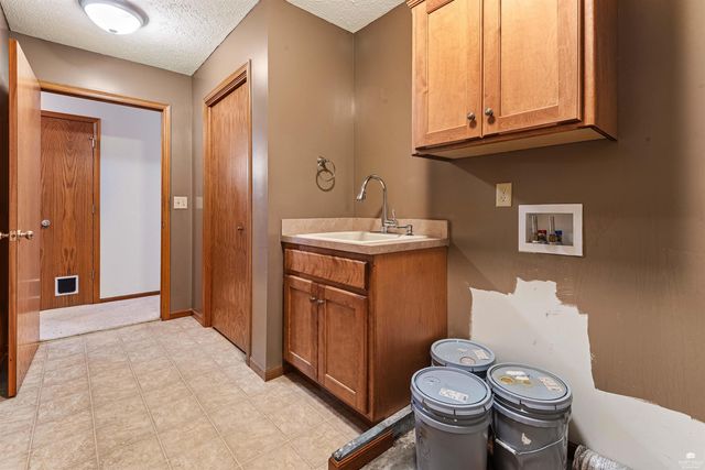 4505 Kelsey Drive, Manhattan, KS 66502