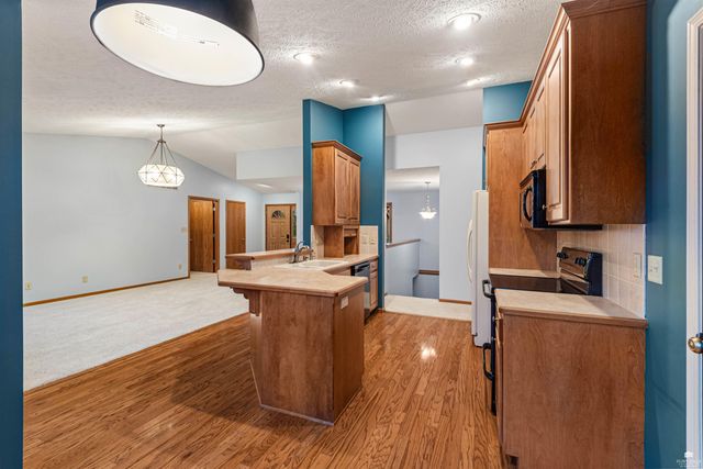 4505 Kelsey Drive, Manhattan, KS 66502