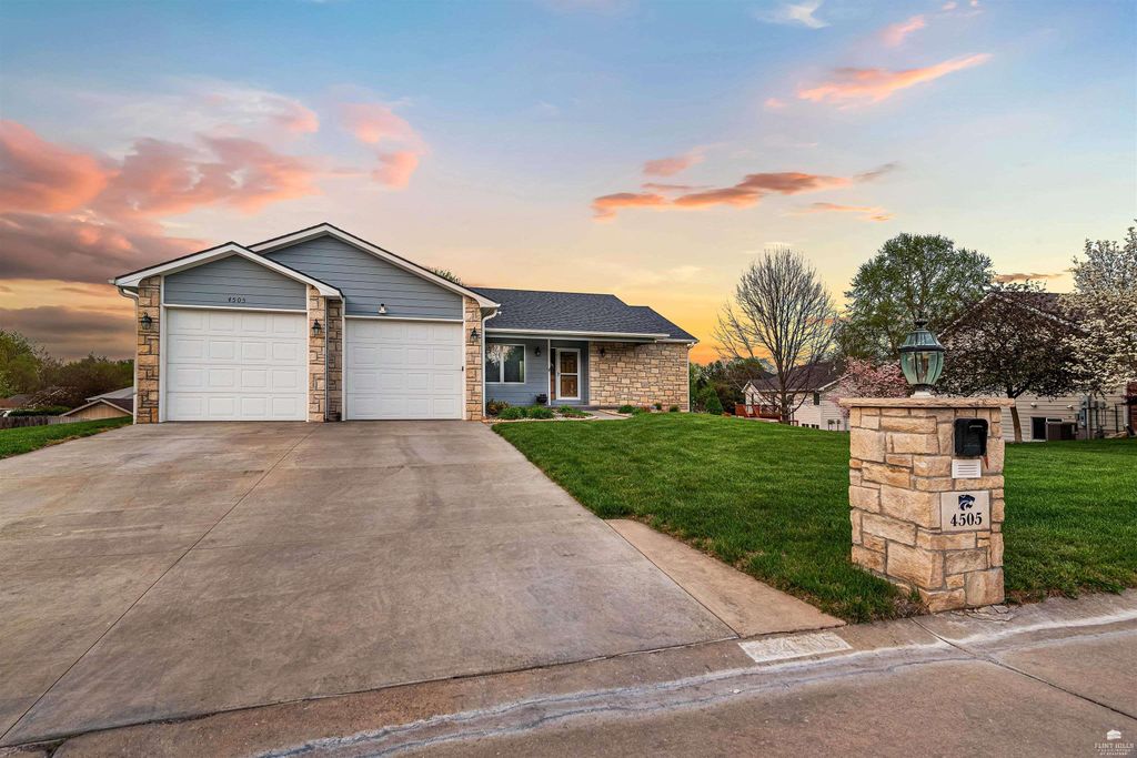 4505 Kelsey Drive, Manhattan, KS 66502