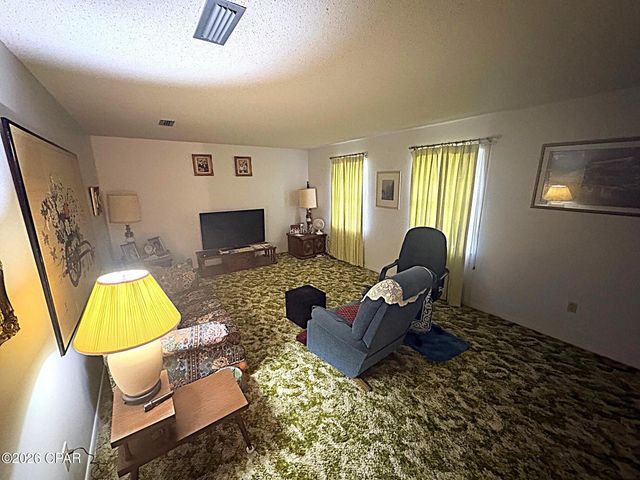 4642 River Drive, Marianna, FL 32446