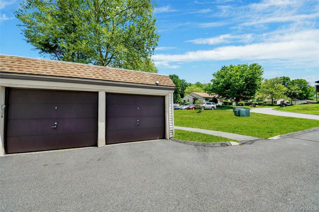 51 Jefferson Oval E, Yorktown Heights, NY 10598