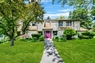 51 Jefferson Oval E, Yorktown Heights, NY 10598