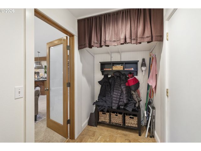 4520 CALAROGA Dr, West Linn, OR 97068