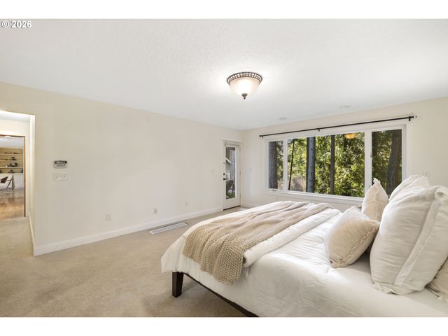 4520 CALAROGA Dr, West Linn, OR 97068