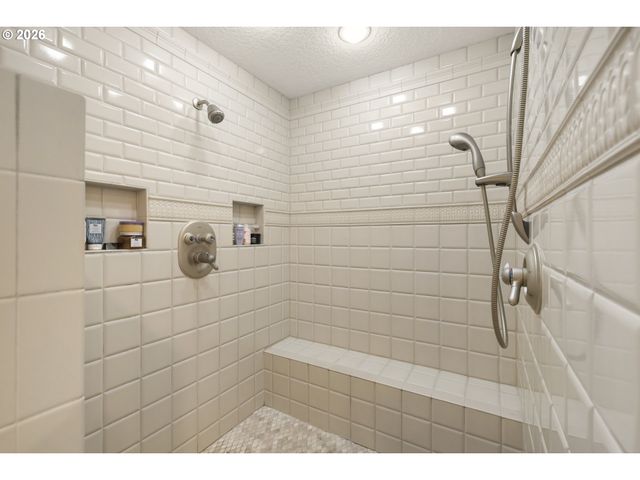 4520 CALAROGA Dr, West Linn, OR 97068