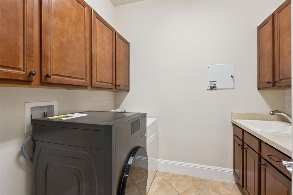 Image 33 of property listing at 9447 PRINCE HARRY DRIVE, Orlando, FL 32836