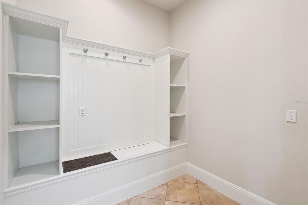 Image 5 of property listing at 9447 PRINCE HARRY DRIVE, Orlando, FL 32836