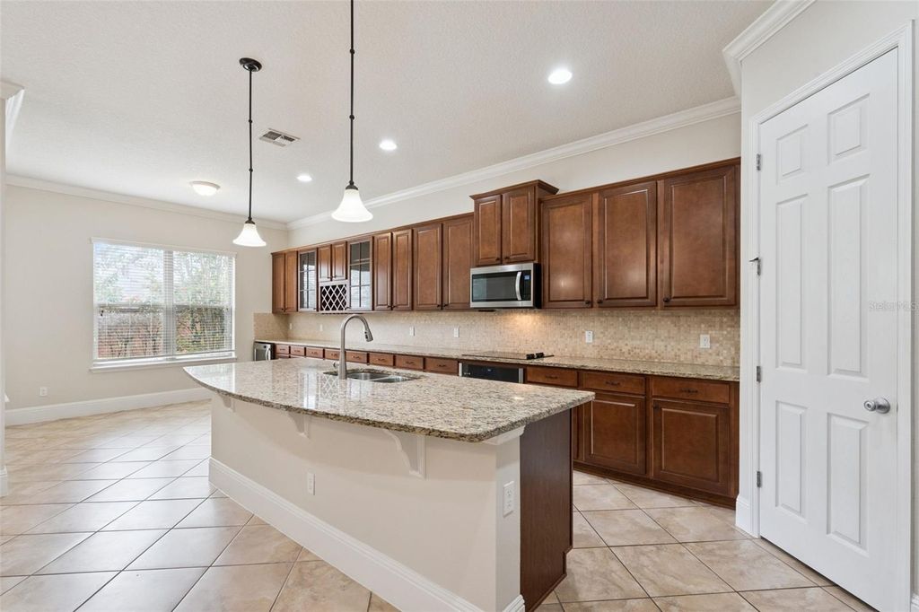 Image 8 of property listing at 9447 PRINCE HARRY DRIVE, Orlando, FL 32836