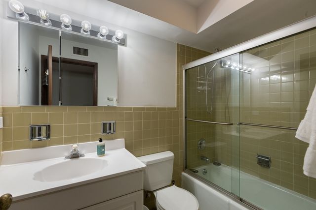 110 S Dunton Avenue 2F, Arlington Heights, IL 60005