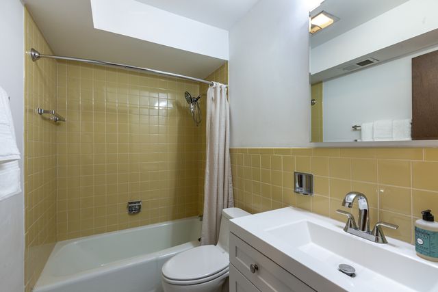 110 S Dunton Avenue 2F, Arlington Heights, IL 60005