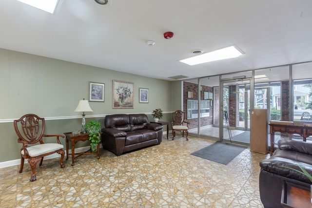 110 S Dunton Avenue 2F, Arlington Heights, IL 60005