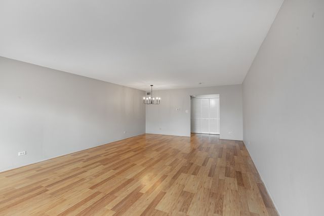 110 S Dunton Avenue 2F, Arlington Heights, IL 60005