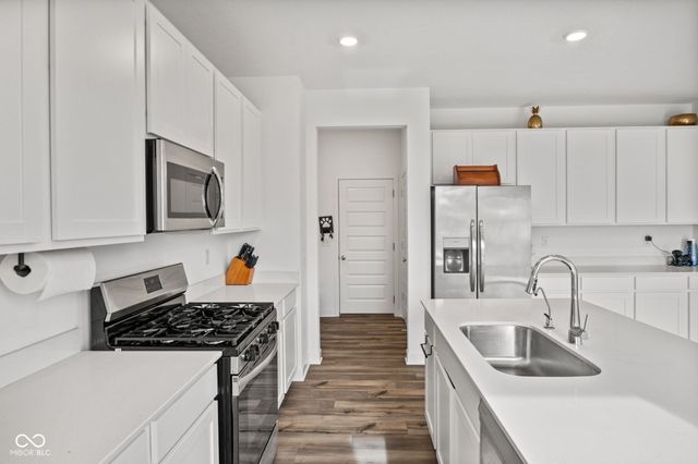 2134 Dixon Creek Drive, Whitestown, IN 46075