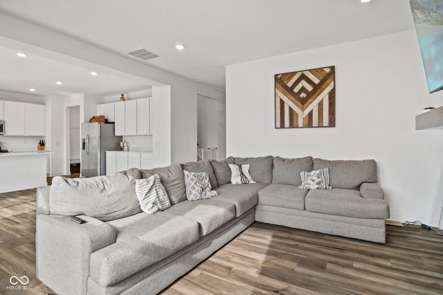 2134 Dixon Creek Drive, Whitestown, IN 46075