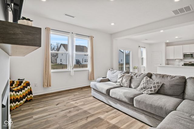 2134 Dixon Creek Drive, Whitestown, IN 46075