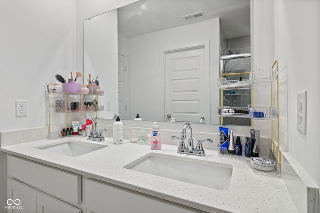 2134 Dixon Creek Drive, Whitestown, IN 46075