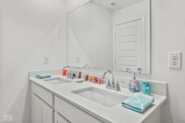 2134 Dixon Creek Drive, Whitestown, IN 46075