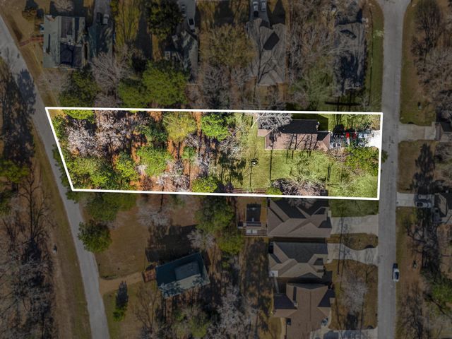 89 Hillsborough Drive, Huntsville, TX 77340