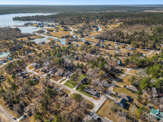 89 Hillsborough Drive, Huntsville, TX 77340