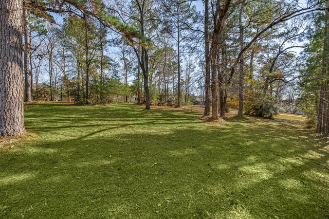 89 Hillsborough Drive, Huntsville, TX 77340